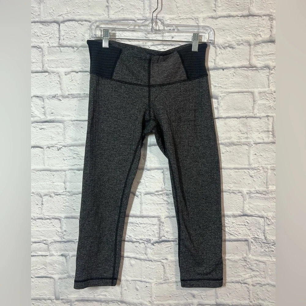 Lululemon Wunder Under Capris, sz 6